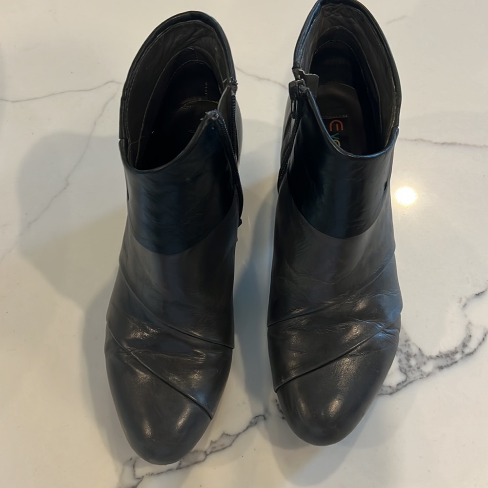Moda Booties - Picture 7 of 8